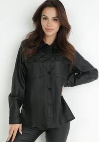 Born2be - Czarna Koszula z Imitacji Skóry Chiphi. Okazja: na co dzień. Typ kołnierza: kołnierzyk klasyczny. Kolor: czarny. Materiał: skóra. Długość rękawa: długi rękaw. Długość: długie. Styl: klasyczny, casual, elegancki #3