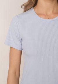 Born2be - Jasnoniebieski Gładki T-shirt w Klasycznym Stylu Salodone. Okazja: do pracy, na co dzień. Kolor: niebieski. Materiał: materiał, jeans. Wzór: gładki. Styl: klasyczny #8