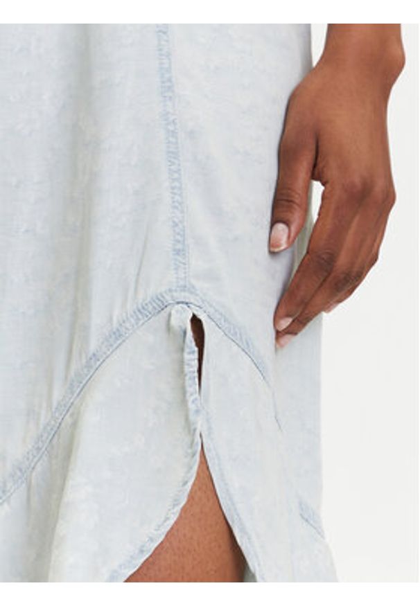 Guess Sukienka codzienna W5GK44 D5N81 Niebieski Regular Fit. Okazja: na co dzień. Kolor: niebieski. Materiał: syntetyk. Typ sukienki: proste. Styl: casual