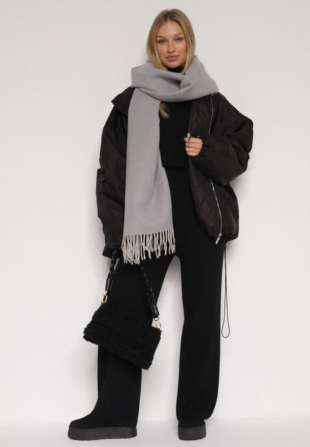 Born2be - Ciemnoszary Klasyczny Szalik z Bawełny i Wiskozy z Frędzlami Vetilisa. Kolor: szary. Materiał: wiskoza, bawełna. Styl: klasyczny