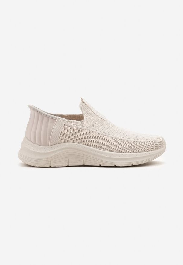 Born2be - Jasnobeżowe Wsuwane Buty Sportowe Sneakersy na Tłoczonej Podeszwie Fadema. Okazja: na co dzień. Zapięcie: bez zapięcia. Kolor: beżowy