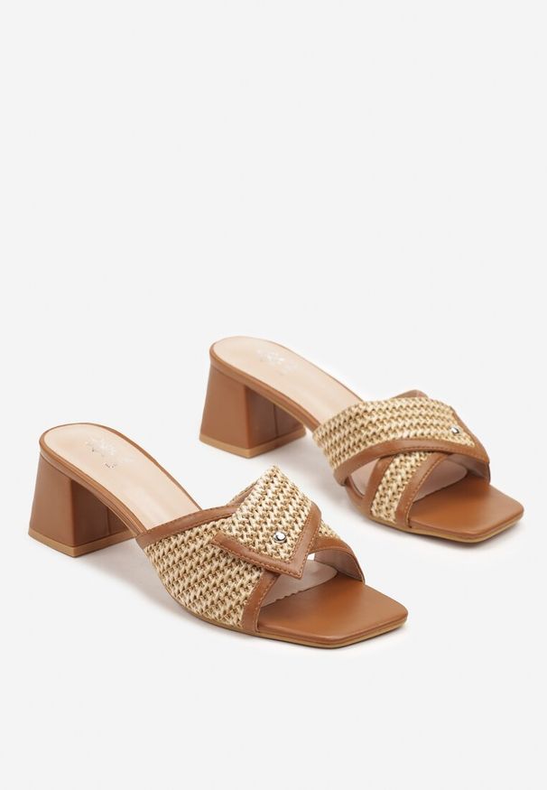 Born2be - Brązowe Klapki na Obcasie z Plecioną Asymetryczną Cholewką Varmoi. Okazja: na co dzień. Kolor: brązowy. Materiał: jeans. Obcas: na obcasie. Styl: casual. Wysokość obcasa: średni