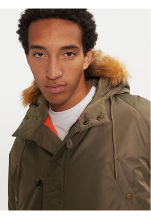Guess Parka M4BL22 WG932 Khaki Regular Fit. Kolor: brązowy. Materiał: syntetyk