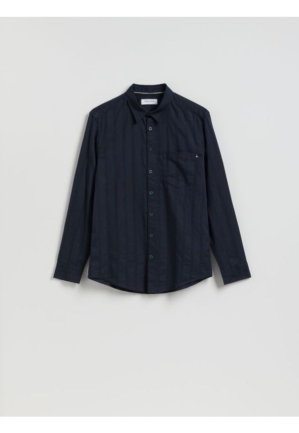 Reserved - Bawełniana koszula regular fit - granatowy. Kolor: niebieski. Materiał: bawełna