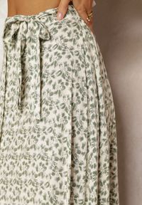 Renee - Zielona Rozkloszowana Spódnica Midi Ogenna. Kolor: zielony. Materiał: materiał #4