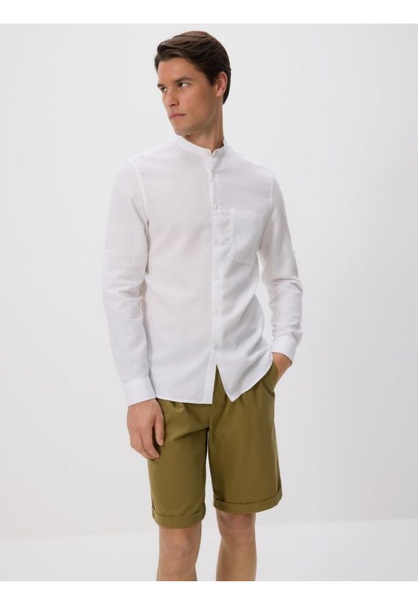 Reserved - Koszula slim fit ze stójką - biały. Typ kołnierza: kołnierzyk stójkowy. Kolor: biały. Materiał: bawełna, tkanina