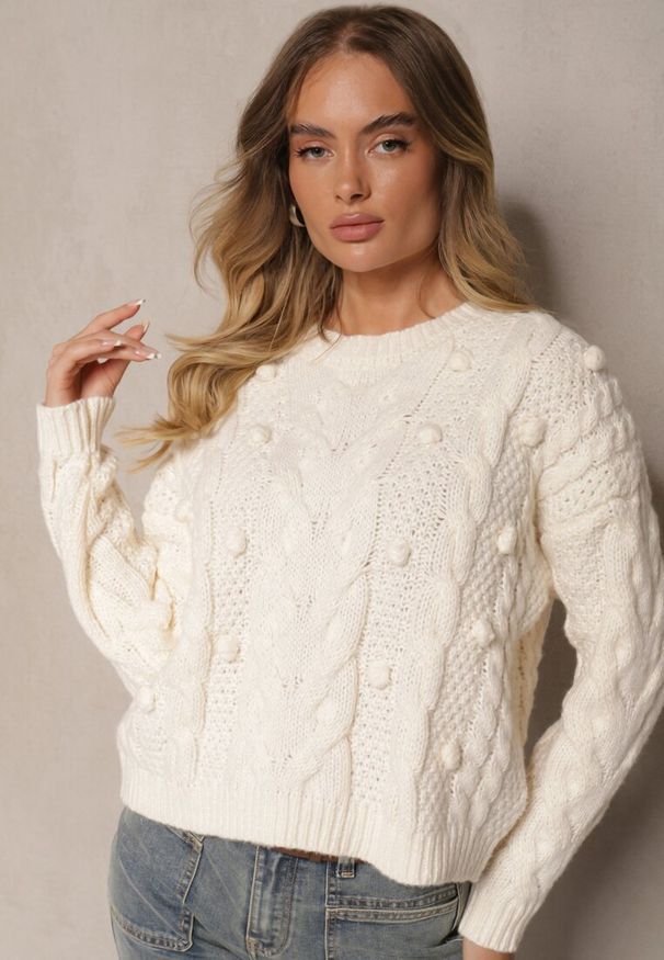 Renee - Jasnobeżowy Sweter z Wełną i Wiskozą Ozdobiony Tłoczeniem i Kulkami Vaiannae. Kolor: beżowy. Materiał: wiskoza, wełna. Wzór: aplikacja. Sezon: zima