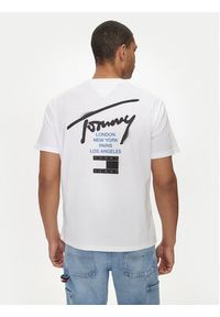 Tommy Jeans T-Shirt Graffiti Sig DM0DM18529 Biały Regular Fit. Kolor: biały. Materiał: bawełna #2