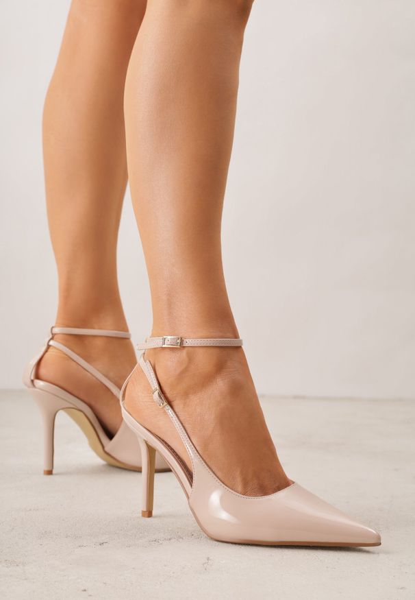 Born2be - Beżowe Lakierowane Sandały na Szpilce z Wycięciami i Paskami Guinemere. Okazja: do pracy. Zapięcie: pasek. Kolor: beżowy. Materiał: lakier. Obcas: na szpilce. Styl: elegancki, klasyczny