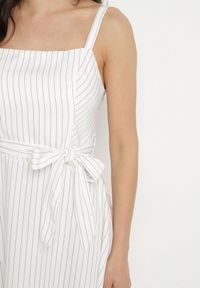 Born2be - Biała Sukienka z Wiskozą ze Wzorem Pasków Dolereia. Okazja: na co dzień. Kolor: biały. Materiał: wiskoza. Długość rękawa: na ramiączkach. Styl: klasyczny, casual. Długość: midi #7