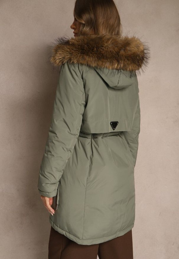 Renee - Zielona Klasyczna Kurtka Parka z Kapturem z Futrem Nalisava. Typ kołnierza: kaptur. Kolor: zielony. Materiał: futro. Styl: klasyczny