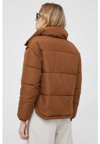 Vero Moda kurtka damska kolor brązowy przejściowa. Kolor: brązowy. Materiał: poliester. Długość rękawa: bez rękawów #2