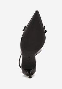 Born2be - Czarne Szpilki Lakierowane Vices z Odkrytą Piętą i Ozdobną Kokardą Valozi. Okazja: na co dzień. Zapięcie: sprzączka. Kolor: czarny. Materiał: lakier. Obcas: na szpilce. Styl: casual, klasyczny, elegancki. Wysokość obcasa: średni #2