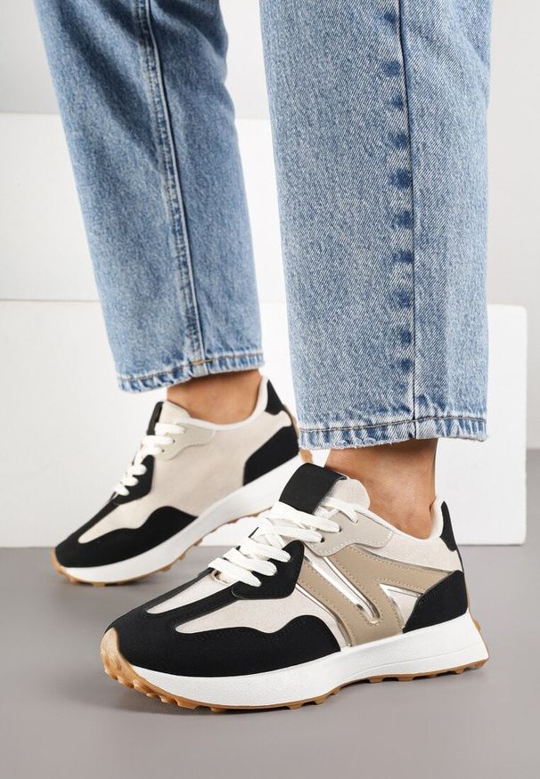 Born2be - Czarne Sneakersy z Geometrycznym Wzorem Rilestra. Okazja: na co dzień, na spacer. Kolor: czarny. Materiał: jeans. Wzór: geometria. Sport: turystyka piesza