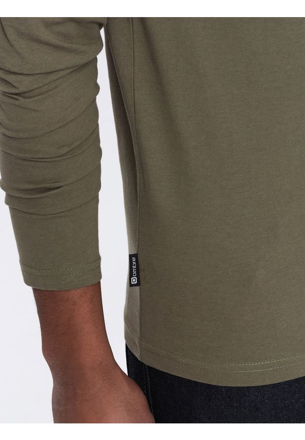 Ombre Clothing - Longsleeve męski bez nadruku z dekoltem w serek - ciemnooliwkowy V2 OM-LSBL-0108 - XXL. Okazja: na co dzień. Typ kołnierza: dekolt w serek. Kolor: oliwkowy. Materiał: bawełna, materiał. Długość rękawa: długi rękaw. Długość: długie. Wzór: gładki, jednolity. Styl: klasyczny, elegancki, casual