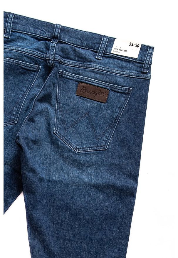 Wrangler - SPODNIE MĘSKIE WRANGLER LARSTON BASEMENT BLUE W18SHY32C 112127517. Stan: obniżony