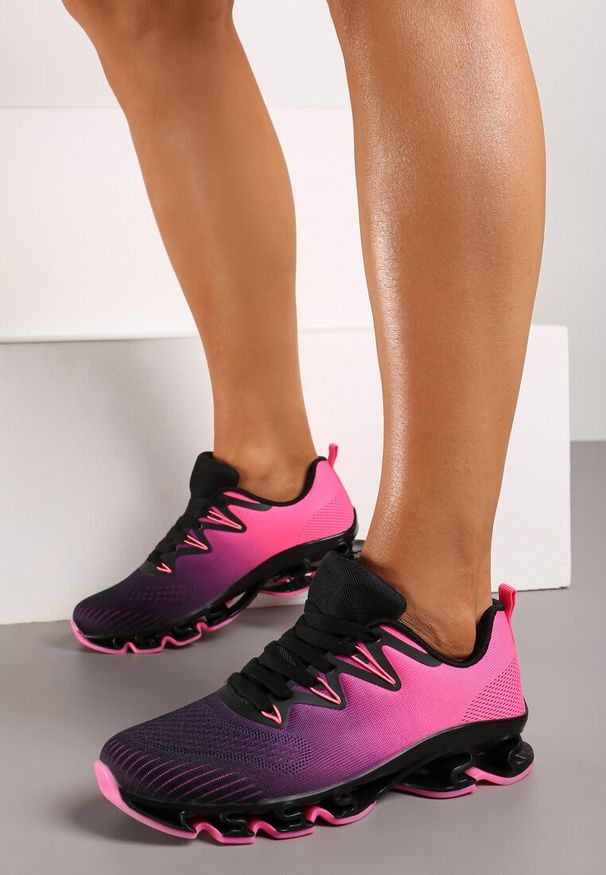 Renee - Czarno-Fuksjowe Sznurowane Buty Sportowe z Efektem Ombre na Grubej Podeszwie Vikisema. Okazja: na co dzień. Nosek buta: okrągły. Zapięcie: sznurówki. Kolor: czarny. Materiał: materiał