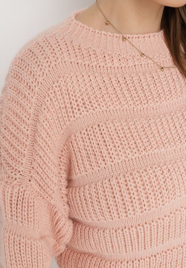 Born2be - Różowy Sweter o Krótkim Fasonie z Luźnymi Rękawami Hejlla. Kolor: różowy. Materiał: materiał. Długość: krótkie. Sezon: zima, jesień