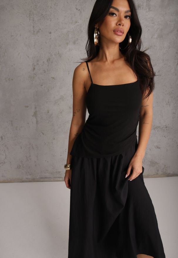 Renee - Czarna Sukienka z Bawełny na Ramiączkach z Asymetryczną Warstwą w Talii Petimelle. Okazja: na co dzień. Typ kołnierza: dekolt kwadratowy. Kolor: czarny. Wzór: gładki. Typ sukienki: asymetryczne. Materiał: bawełna. Długość rękawa: na ramiączkach. Sezon: lato. Styl: casual