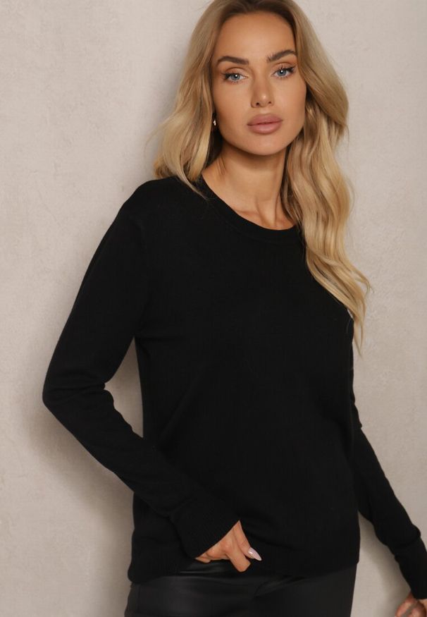 Renee - Czarny Klasyczny Sweter z Bawełną o Prostym Kroju Savianara. Okazja: na co dzień. Kolor: czarny. Materiał: bawełna. Styl: klasyczny