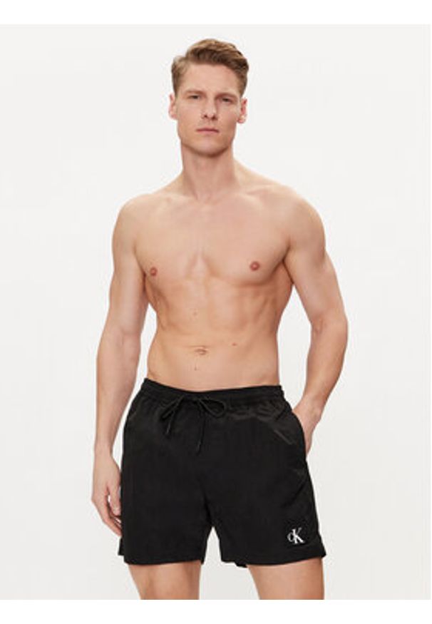 Calvin Klein Swimwear Szorty kąpielowe KM0KM00980 Czarny Regular Fit. Kolor: czarny. Materiał: syntetyk