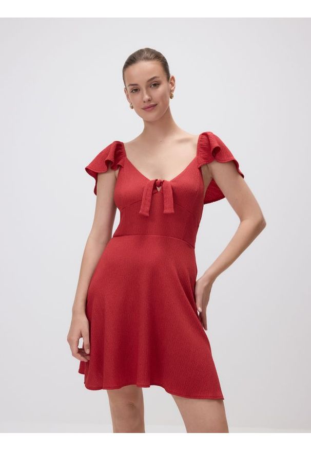 Reserved - Sukienka mini z wiązaniem - czerwony. Kolor: czerwony. Materiał: dzianina. Długość: mini