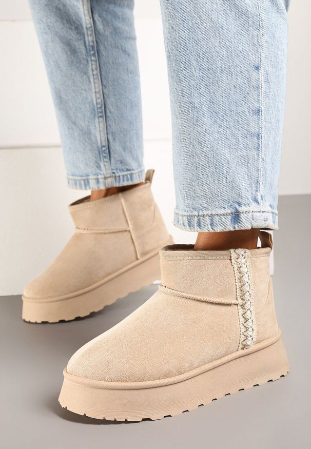 Born2be - Beżowe Krótkie Śniegowce z Ozdobną Lamówką Lotavia. Okazja: na co dzień. Kolor: beżowy. Materiał: wełna. Sezon: zima. Styl: boho, casual