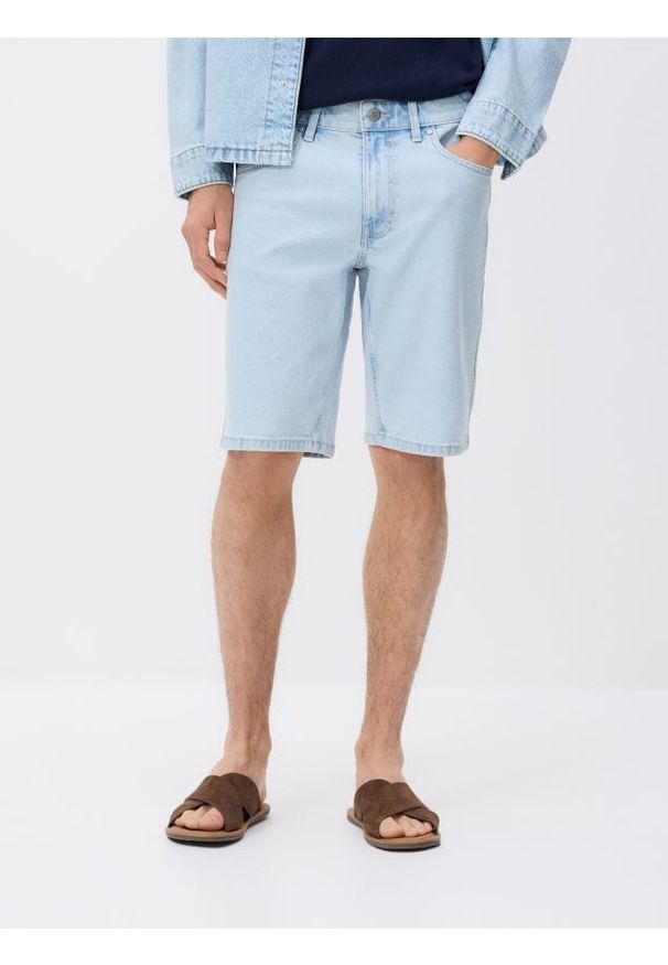 Reserved - Jeansowe szorty straight - niebieski. Kolor: niebieski. Materiał: jeans