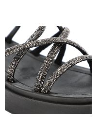 Sandały damskie Filippo, na grubej platformie eleganckie zapinane sprzączką, czarne, DS6898-25-BK. Okazja: na spacer. Zapięcie: sprzączka, pasek. Kolor: czarny. Wzór: ze splotem, paski. Sezon: lato. Obcas: na platformie. Styl: elegancki #4