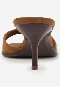 Born2be - Ciemnobeżowe Minimalistyczne Klapki na Szpilce VICES z Imitacji Zamszu Fodita. Okazja: na co dzień. Kolor: beżowy. Materiał: zamsz. Obcas: na szpilce. Styl: casual, elegancki. Wysokość obcasa: średni #8