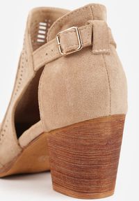 Born2be - Beżowe Botki Kowbojki Vices na Obcasie z Ażurową Cholewką i Wycięciem Dorfedi. Okazja: na co dzień. Kolor: beżowy. Materiał: jeans. Szerokość cholewki: normalna. Wzór: ażurowy. Obcas: na obcasie. Styl: casual, elegancki. Wysokość obcasa: średni #9