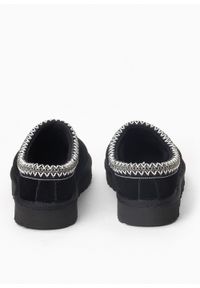 Ugg - Kapcie damskie UGG W TASMAN. Kolor: czarny