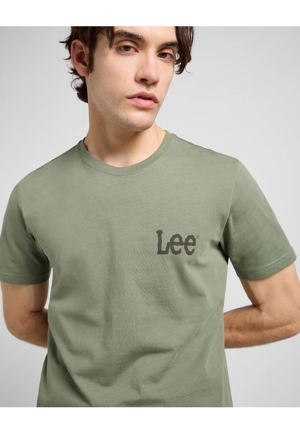 Lee - MESKA KOSZULKA LEE MEDIUM WOBBLY LEE TEE OLIVE STONE 112370505