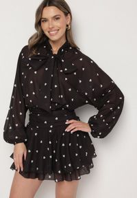 Born2be - Czarna Rozkloszowana Sukienka z Rękawami Typu Nietoperz i Wiązaniem Miriviela. Okazja: na co dzień. Kolor: czarny. Materiał: jeans. Typ sukienki: proste. Styl: klasyczny, casual #3