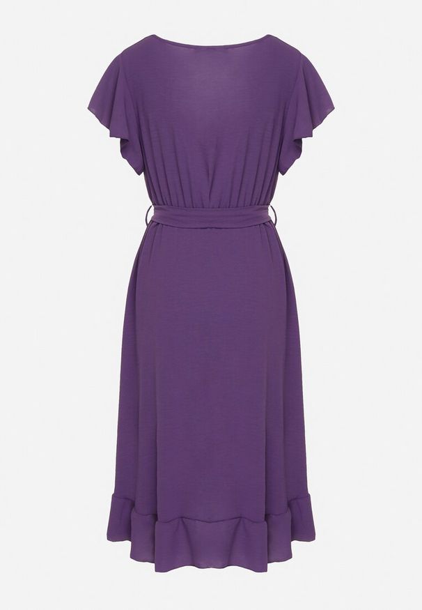 Born2be - Fioletowa Kopertowa Sukienka z Asymetrycznym Dołem Ozdobiona Falbanką z Paskiem w Talii Snidia. Okazja: na spacer, na co dzień. Kolor: fioletowy. Wzór: aplikacja. Sezon: lato. Typ sukienki: asymetryczne, kopertowe. Styl: klasyczny, casual, elegancki