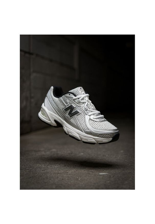 Sneakersy New Balance. Kolor: biały