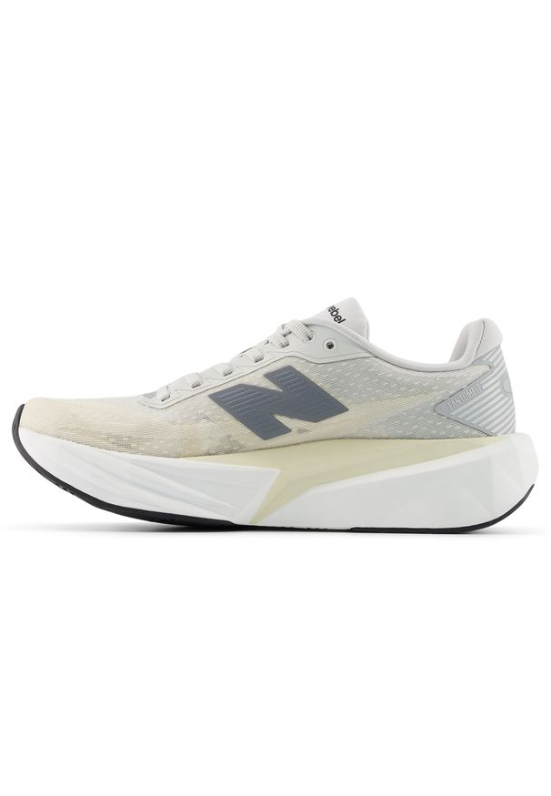 Buty damskie New Balance FuelCell Rebel v5 WFCXLX5 – szare. Kolor: szary. Materiał: materiał, syntetyk, guma. Szerokość cholewki: normalna. Wzór: geometria. Sport: bieganie, fitness