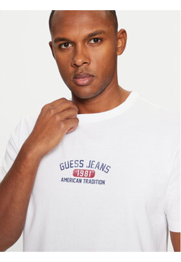 Guess T-Shirt M5RI77 K8FQ4 Biały Regular Fit. Kolor: biały. Materiał: bawełna