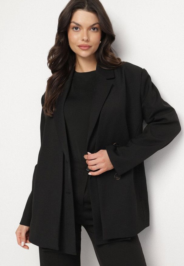Born2be - Czarna Dwurzędowa Marynarka z Usztywnioną Linią Ramion Sonarilla. Okazja: na co dzień. Kolor: czarny. Materiał: jeans. Styl: klasyczny, elegancki, casual