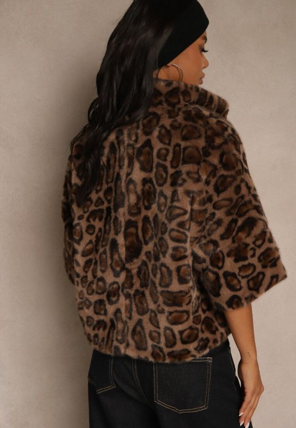 Renee - Panterkowa Trapezowa Kurtka Futerko z Rękawami Długości 3/4 Tadeva. Materiał: futro. Styl: elegancki