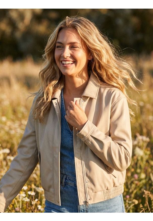 Sinsay - Kurtka bomber z kołnierzykiem - beżowy. Kolor: beżowy