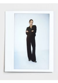 Reserved - Spodnie long leg - ciemnobrązowy. Kolor: brązowy. Materiał: dzianina #1