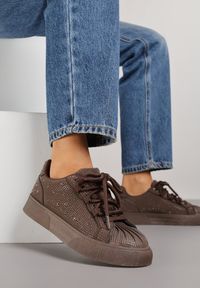 Renee - Brązowe Cyrkoniowe Sneakersy Zdobione Marszczeniem na Nosku Westafera. Kolor: brązowy. Wzór: aplikacja #6