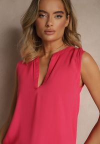 Renee - Różowa Bluzka z Wiskozy z Wycięciem przy Dekolcie Tilenera. Okazja: na co dzień. Kolor: różowy. Materiał: wiskoza. Styl: klasyczny, elegancki, casual
