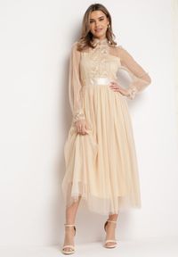 Born2be - Beżowa Rozkloszowana Sukienka Maxi z Siateczki Ozdobiona Koronką Vireln. Kolor: beżowy. Materiał: koronka. Wzór: aplikacja, koronka. Długość: maxi #5