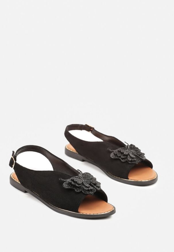 Born2be - Czarne Sandały z Imitacji Zamszu z Ozdobną Aplikacją z Cyrkoniami Korevelia. Okazja: na co dzień. Nosek buta: otwarty. Zapięcie: pasek. Kolor: czarny. Wzór: aplikacja. Materiał: zamsz. Sezon: lato. Obcas: na obcasie. Styl: casual, elegancki. Wysokość obcasa: niski