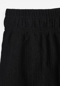 Born2be - Czarne Szerokie Spodnie z Teksturalnej Tkaniny z Wiązaniem w Pasie Agatia. Okazja: do pracy, na co dzień, na spacer. Stan: podwyższony. Kolor: czarny. Materiał: tkanina. Długość: długie. Styl: wakacyjny, casual #5