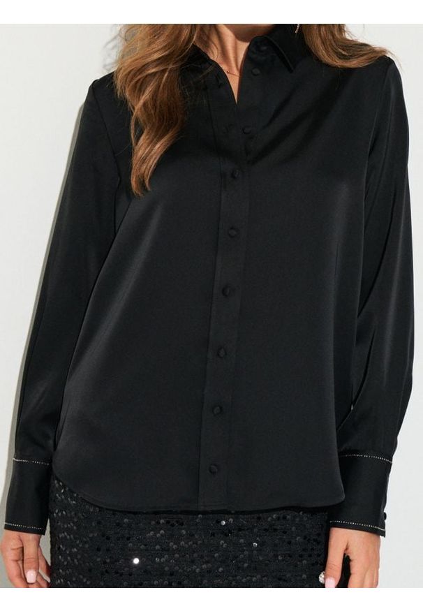 Sinsay - Koszula z satynowym wykończeniem - czarny. Kolor: czarny. Materiał: satyna