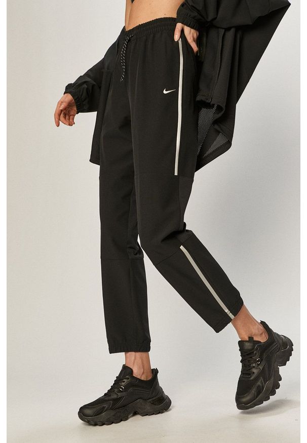 Nike - Spodnie. Kolor: czarny