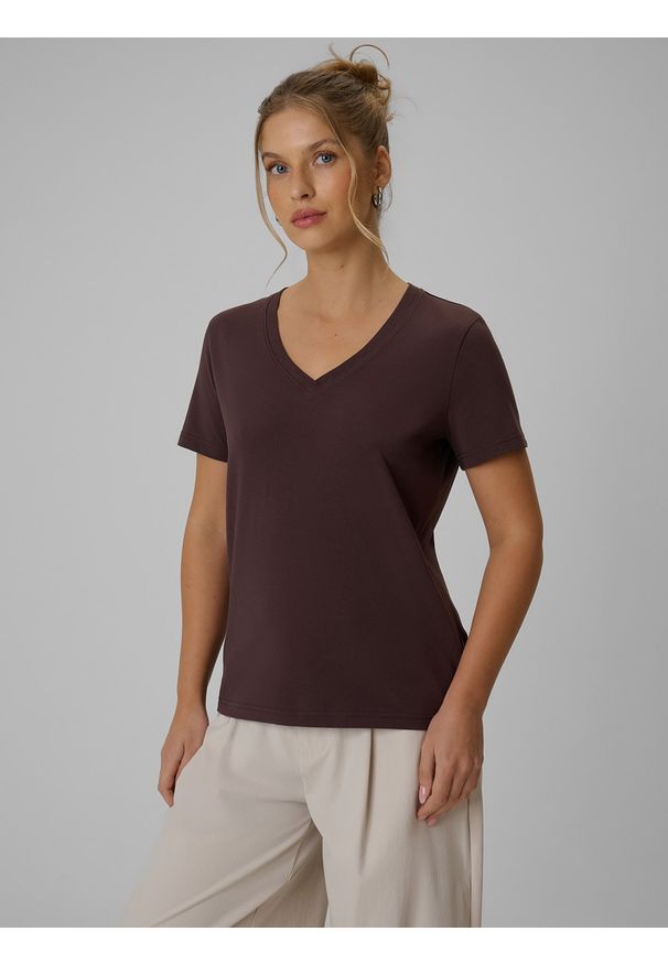 4f - 4F T-shirt regular gładki damski - brązowy S. Okazja: na co dzień, na spacer. Typ kołnierza: dekolt w serek. Kolor: brązowy. Materiał: bawełna, materiał, dzianina. Wzór: gładki. Styl: casual, klasyczny